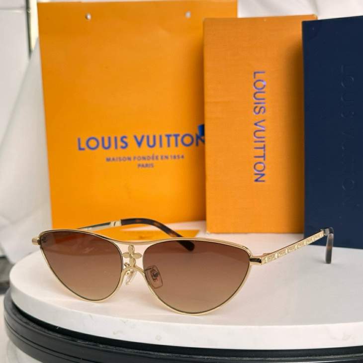 Picture of Louis Vuitton Sunglasses _SKUfw79399242fw